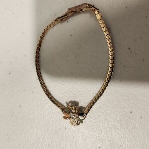 Elegant Gold Floral Bracelet